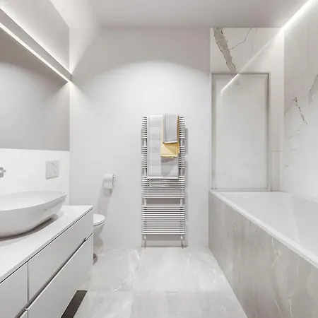 Superior Three-bedroom Apartment *
