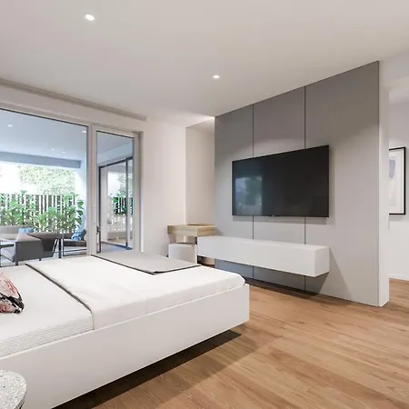 Superior Three-bedroom Apartment *
